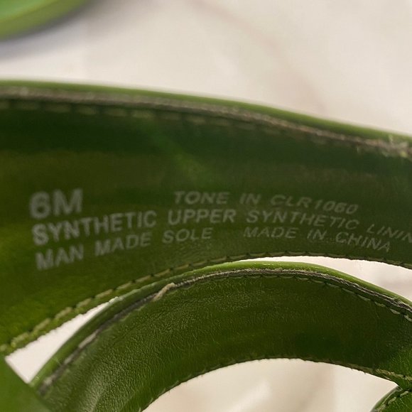 Kenneth Cole Reaction green wedge sandals - Picture 10 of 13